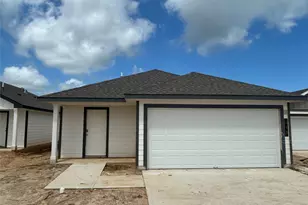 113 Mullins Dr, Rockdale, TX 76567 - Photo 1