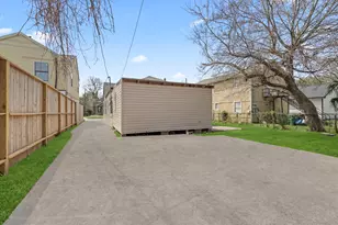 2817 Winbern St, Houston, TX 77004 - Photo 2