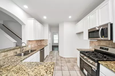6527 Hunters Trace Lane, Baytown, TX 77521 - Photo 8