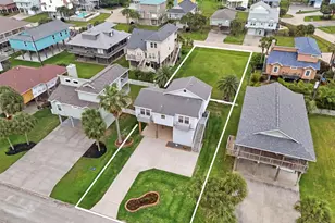 13915 Pirates Beach Blvd, Galveston, TX 77554 - Photo 1