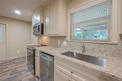 722 Venice Street, Sugar Land, TX 77478 - Photo 8