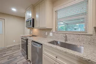 722 Venice St, Sugar Land, TX 77478 - Photo 8