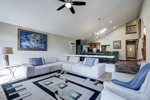 8 N Timber Top Dr, The Woodlands, TX 77380 - Photo 4
