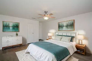 9850 Pagewood Ln, Houston, TX 77042 - Photo 16