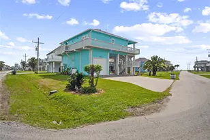 2566 Tide Dr, Crystal Beach, TX 77650 - Photo 2
