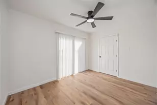 5942 Ridgeway Dr, Houston, TX 77033 - Photo 18