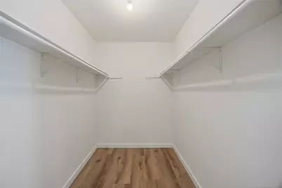 5942 Ridgeway Drive, Houston, TX 77033 - Photo 10