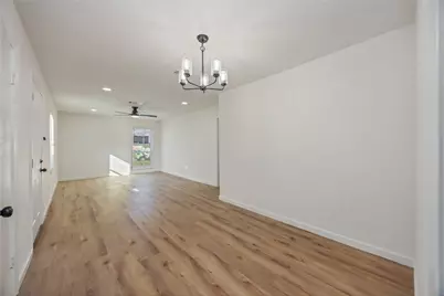 5942 Ridgeway Drive, Houston, TX 77033 - Photo 4