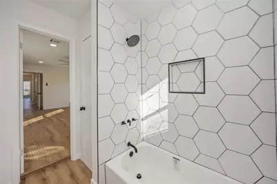 5942 Ridgeway Drive, Houston, TX 77033 - Photo 8