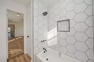 5942 Ridgeway Dr, Houston, TX 77033 - Photo 8