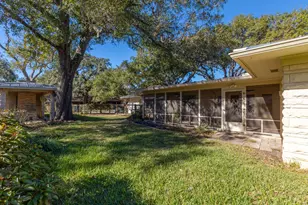 301 Bonham St, Columbus, TX 78934 - Photo 36