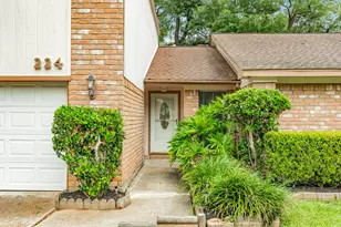224 Banyan St, Lake Jackson, TX 77566 - Photo 4