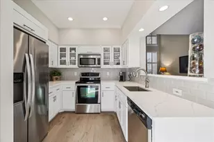 701 Bering Dr, Houston, TX 77057 - Photo 10