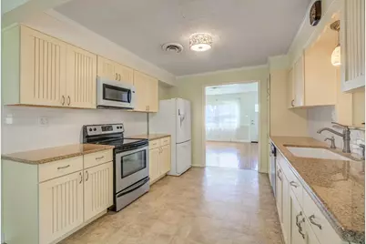 211 Magnolia Street, Lake Jackson, TX 77566 - Photo 10