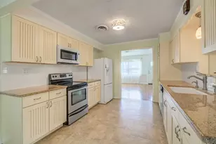 211 Magnolia St, Lake Jackson, TX 77566 - Photo 10