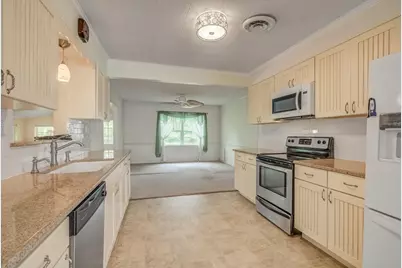 211 Magnolia Street, Lake Jackson, TX 77566 - Photo 8