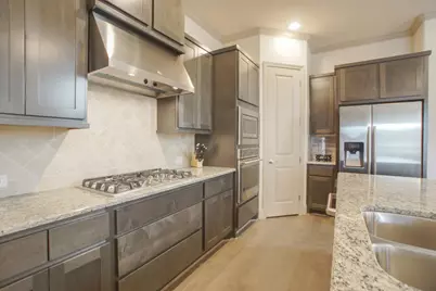 47 N Lochwood Way, The Woodlands, TX 77375 - Photo 12