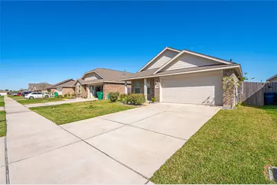 269 Bennett Loop, Angleton, TX 77515 - Photo 2