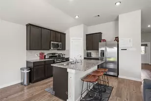 1217 Lancer Leap Dr, Alvin, TX 77511 - Photo 8