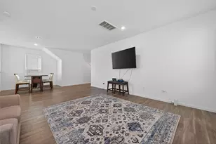 7326 Madison Cmns Ln, Houston, TX 77075 - Photo 4