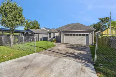 9711 Signet St Street, Houston, TX 77029 - Photo 2