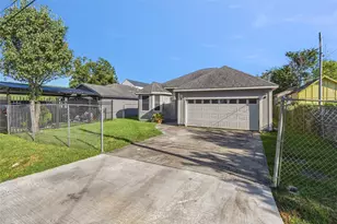 9711 Signet St St, Houston, TX 77029 - Photo 2