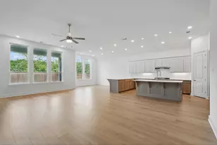 12242 Valencia Blvd, Mont Belvieu, TX 77523 - Photo 6