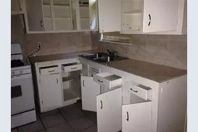 5006 Doulton Drive, Houston, TX 77033 - Photo 6