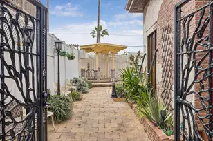 715 Broadway St, Galveston, TX 77550 - Photo 28