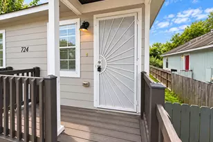 724 E 39th St, Houston, TX 77022 - Photo 2