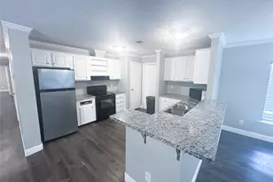 113 Varsity Dr, Huntsville, TX 77340 - Photo 4