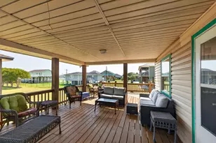 975 Holiday Dr, Crystal Beach, TX 77650 - Photo 2