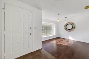 2307 Brook View Ln, Sugar Land, TX 77479 - Photo 4