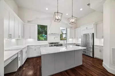 1059 W 16th Street, Houston, TX 77008 - Photo 1
