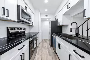 5532 Beverly Hill St, Houston, TX 77056 - Photo 2