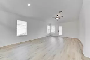 2410 Lakecrest Town Dr, Katy, TX 77493 - Photo 10