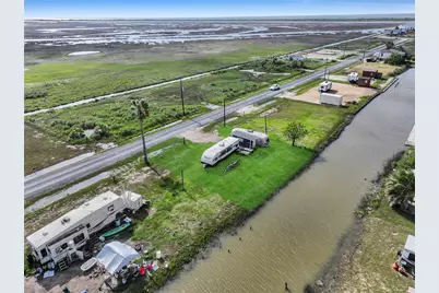 1214 N Tinkle Lane, Crystal Beach, TX 77650 - Photo 4