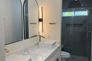 8318 Brandon St, Houston, TX 77051 - Photo 10