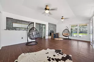 13902 Ambrose St, Houston, TX 77045 - Photo 32