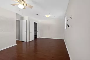 712 E Peach St, Angleton, TX 77515 - Photo 14