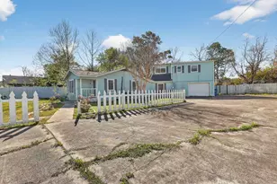 712 E Peach St, Angleton, TX 77515 - Photo 2