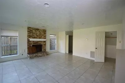 12410 Meadow Briar Drive, Stafford, TX 77477 - Photo 10