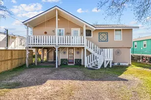711 10th St, Dickinson, TX 77539 - Photo 6