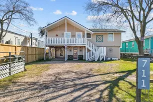 711 10th St, Dickinson, TX 77539 - Photo 4