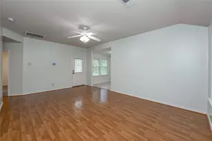 10680 Royal York Dr, Conroe, TX 77303 - Photo 4