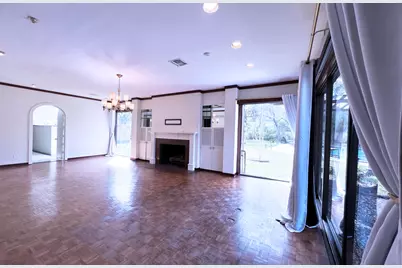 19 Windermere Lane, Houston, TX 77063 - Photo 10