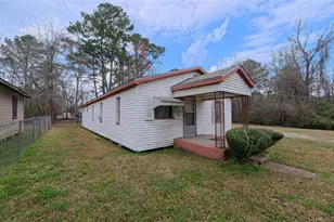 325 S 19th St, Silsbee, TX 77656 - Photo 2