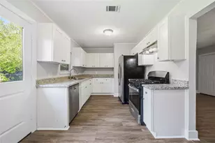 113 E Witcher Ln, Houston, TX 77076 - Photo 12
