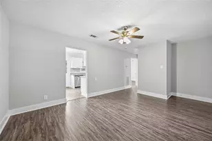 113 E Witcher Ln, Houston, TX 77076 - Photo 10
