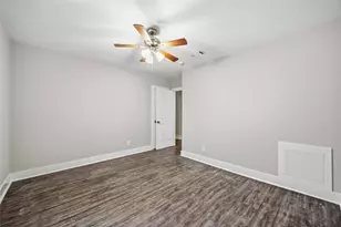 113 E Witcher Ln, Houston, TX 77076 - Photo 22